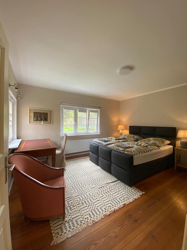 บ้านสวน: เตียงนอน 180 x 200 พร้อมห้องน้ำ (อ่างอาบน้ำ)