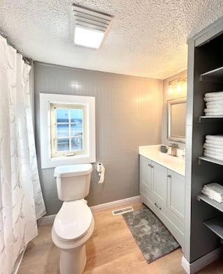 Depew 2 Bed House, photo 12 of 14