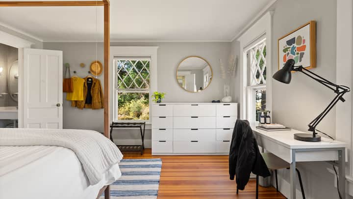 Половина бања се дели со спалната соба 4 