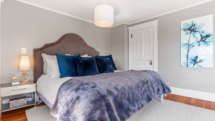 Спална соба 5 е апартман со приватна бања и посебен приватен простор за одмор.