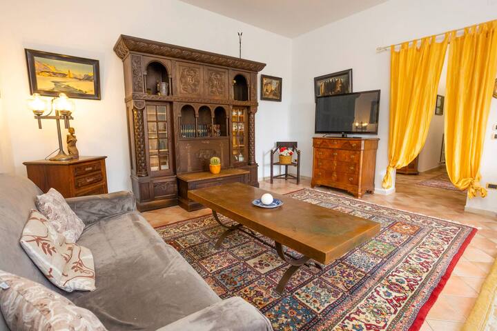 Ambra – Luxury & Big Apartment with Garden & Pool