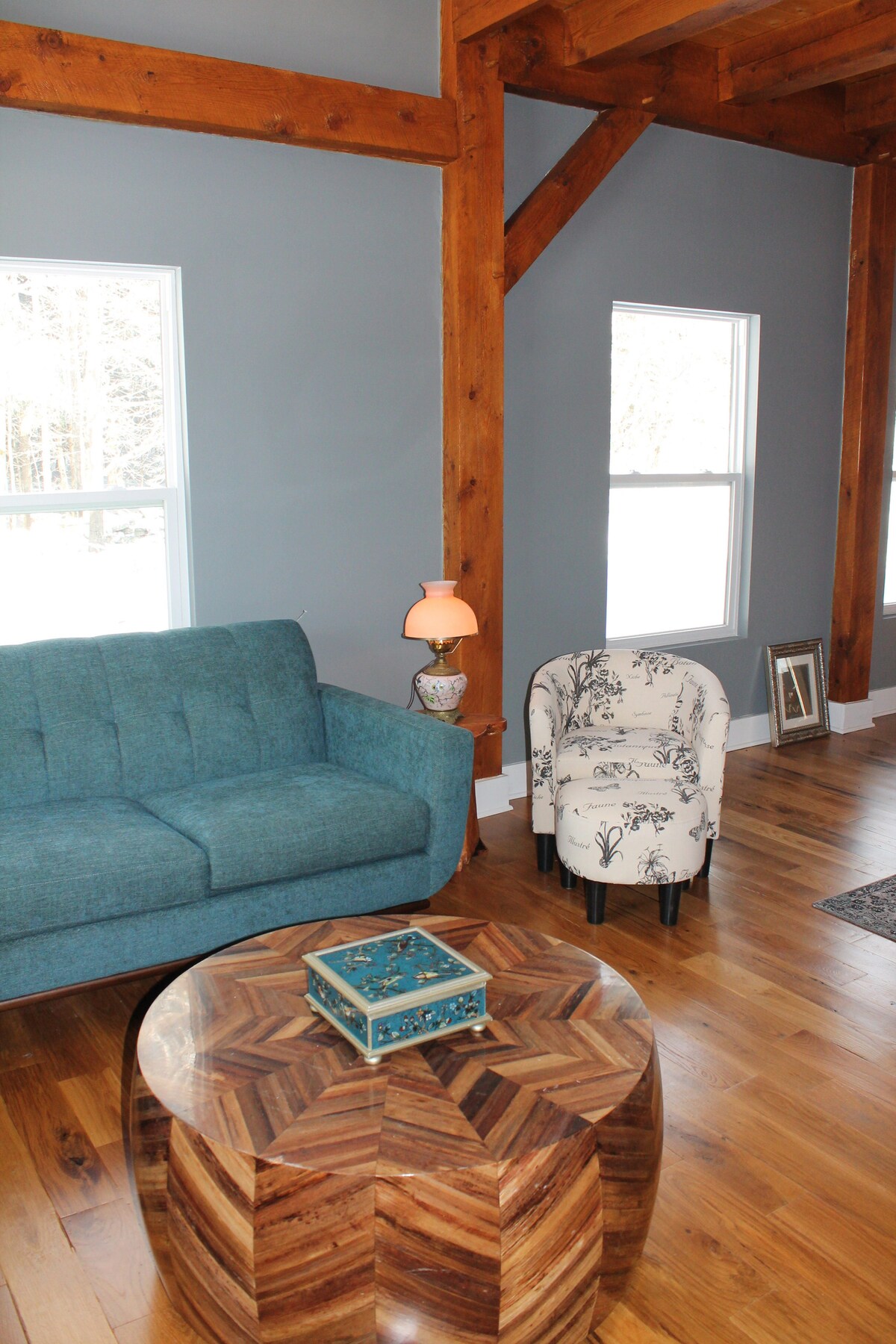 טרקלין סוויטה ראשי עם טלוויזיה