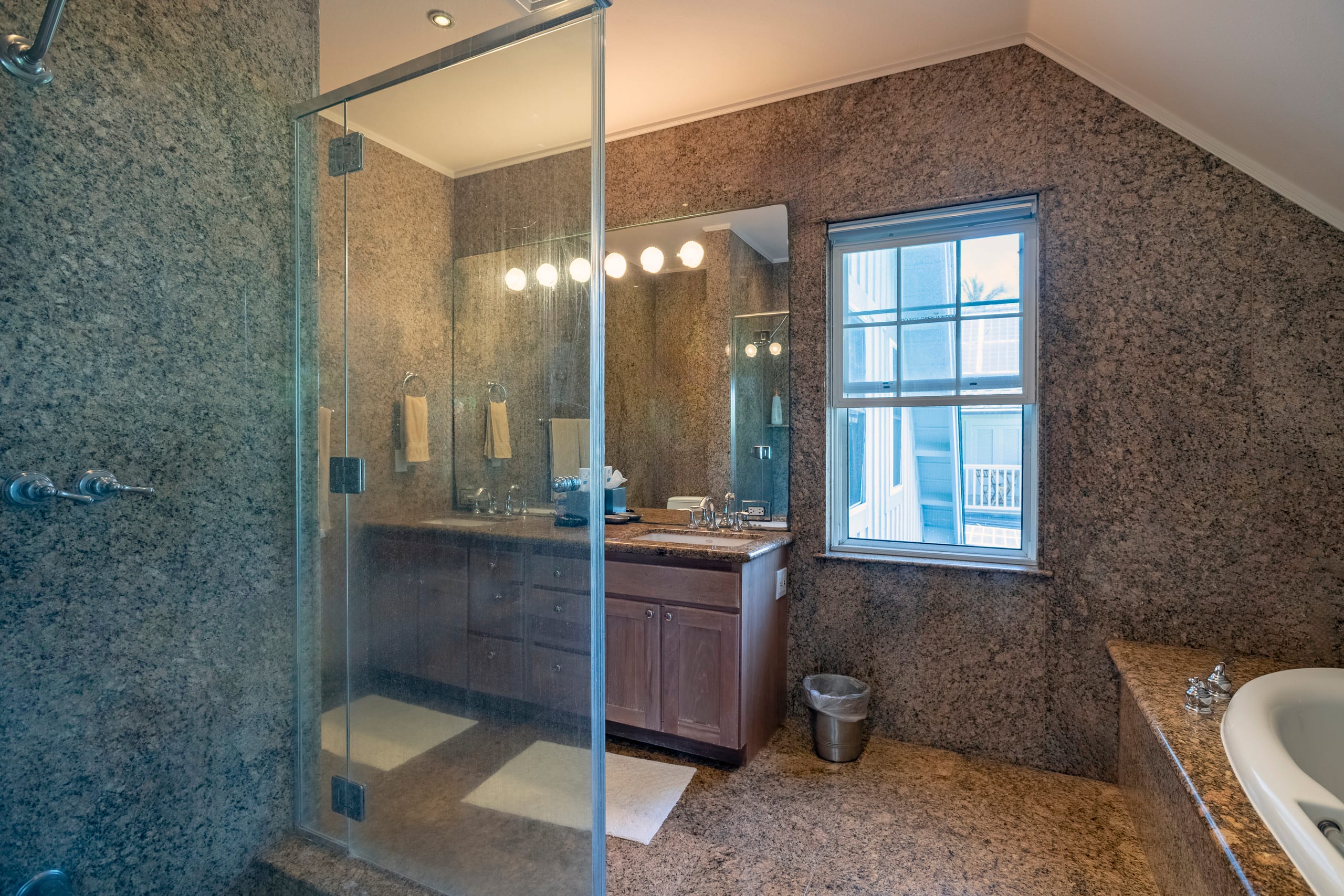 Home in Hanalei · ★5.0 · 7 bedrooms · 7 beds · 6.5 baths - Image 43
