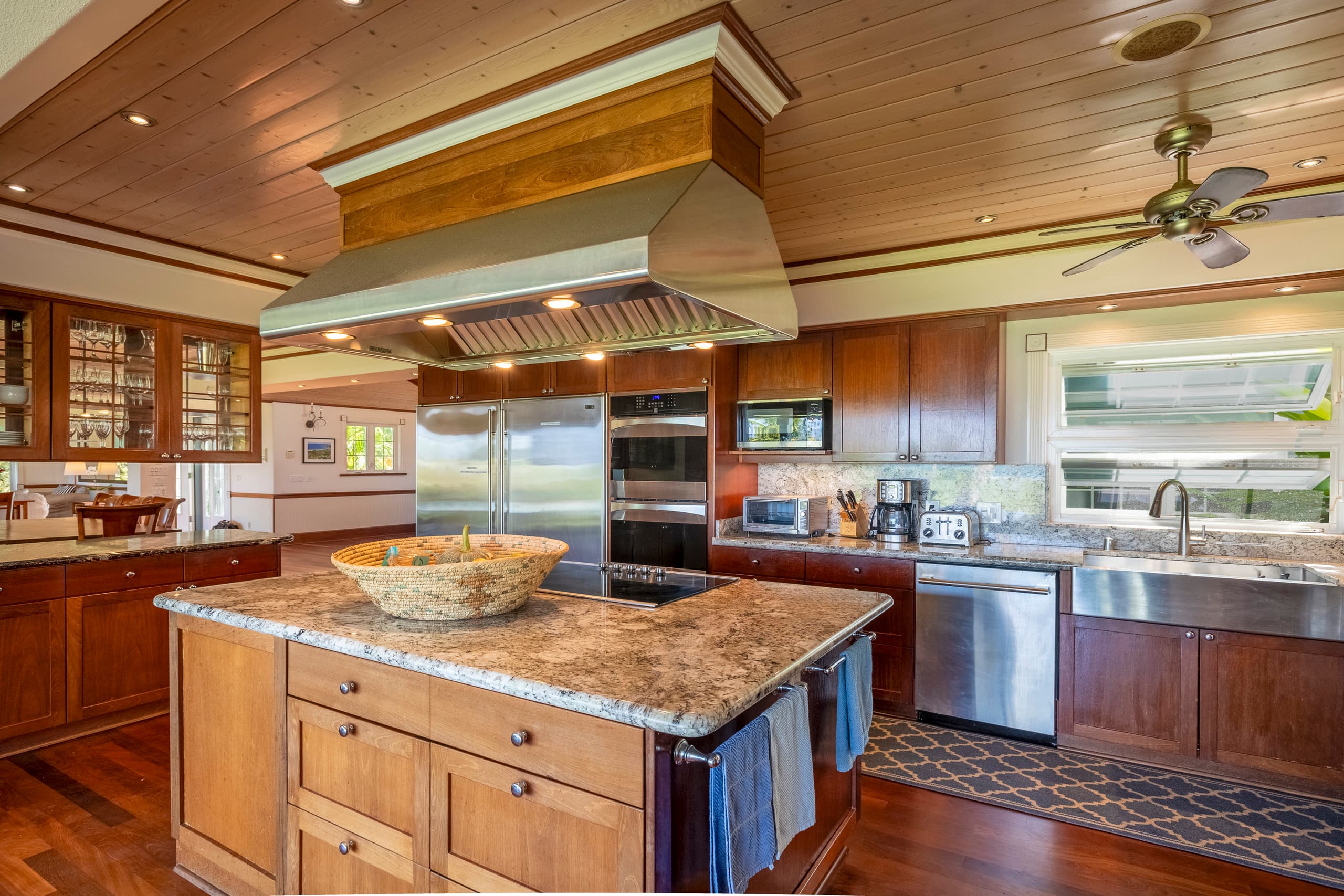 Home in Hanalei · ★5.0 · 7 bedrooms · 7 beds · 6.5 baths - Image 6