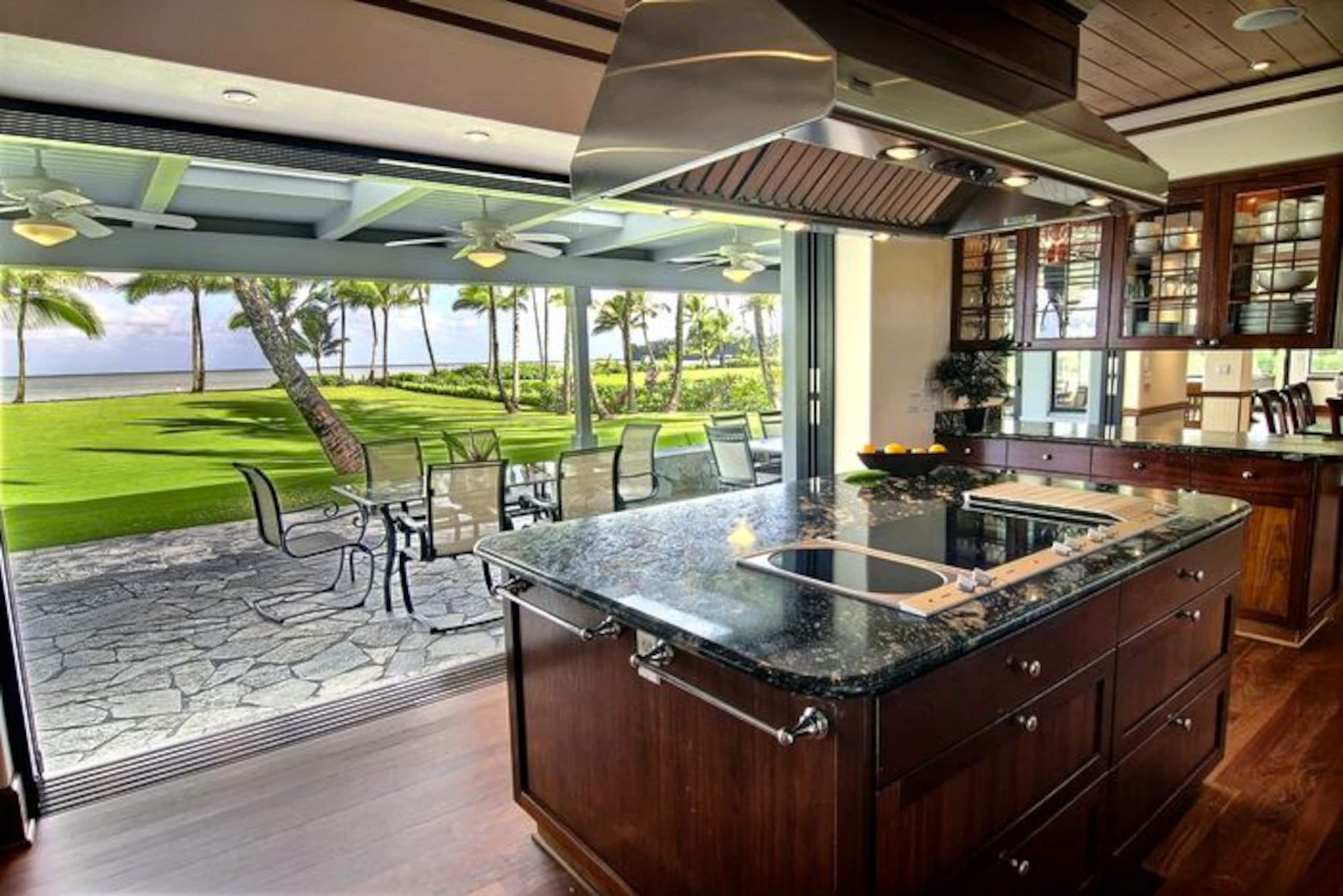 Home in Hanalei · ★5.0 · 7 bedrooms · 7 beds · 6.5 baths - Image 9