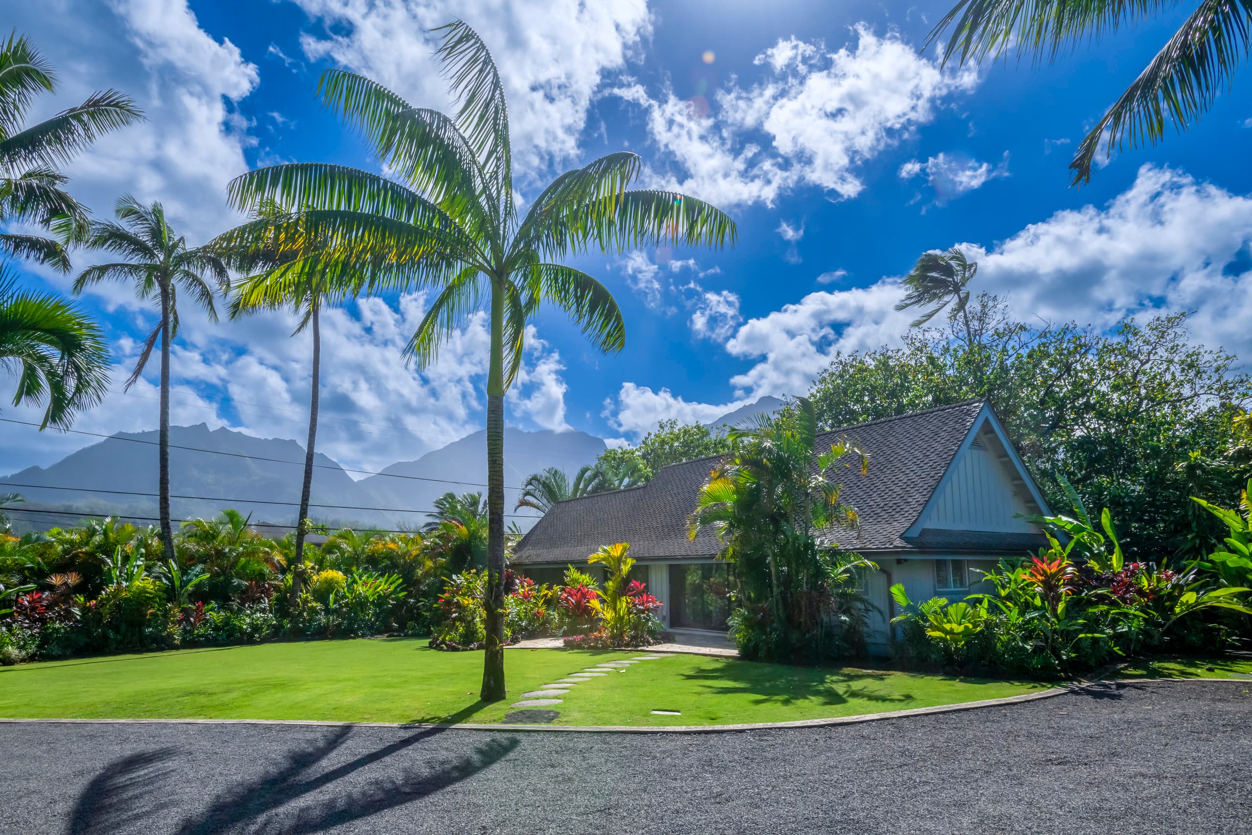 Home in Hanalei · ★5.0 · 7 bedrooms · 7 beds · 6.5 baths - Image 65