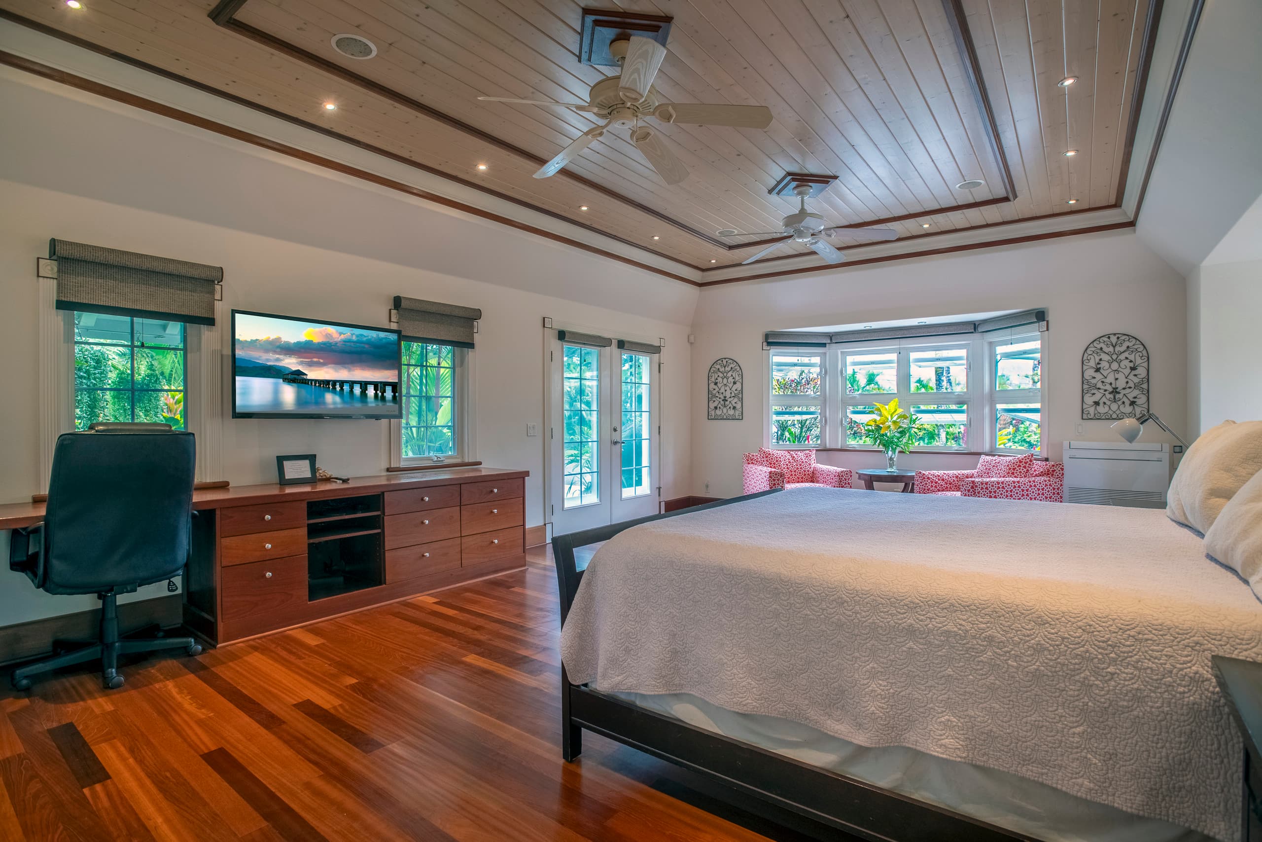 Home in Hanalei · ★5.0 · 7 bedrooms · 7 beds · 6.5 baths - Image 31