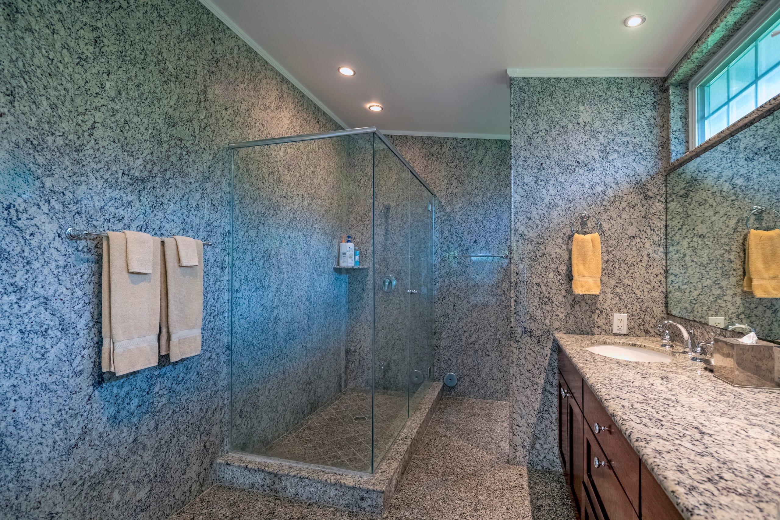 Home in Hanalei · ★5.0 · 7 bedrooms · 7 beds · 6.5 baths - Image 47
