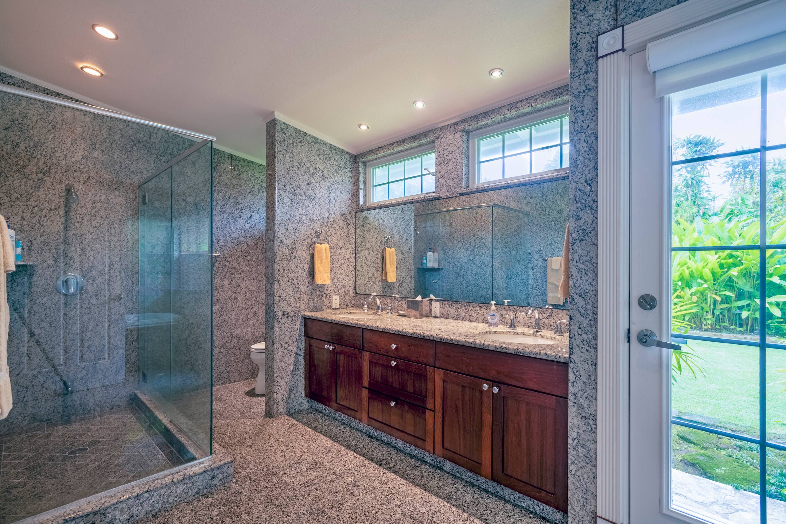 Home in Hanalei · ★5.0 · 7 bedrooms · 7 beds · 6.5 baths - Image 49