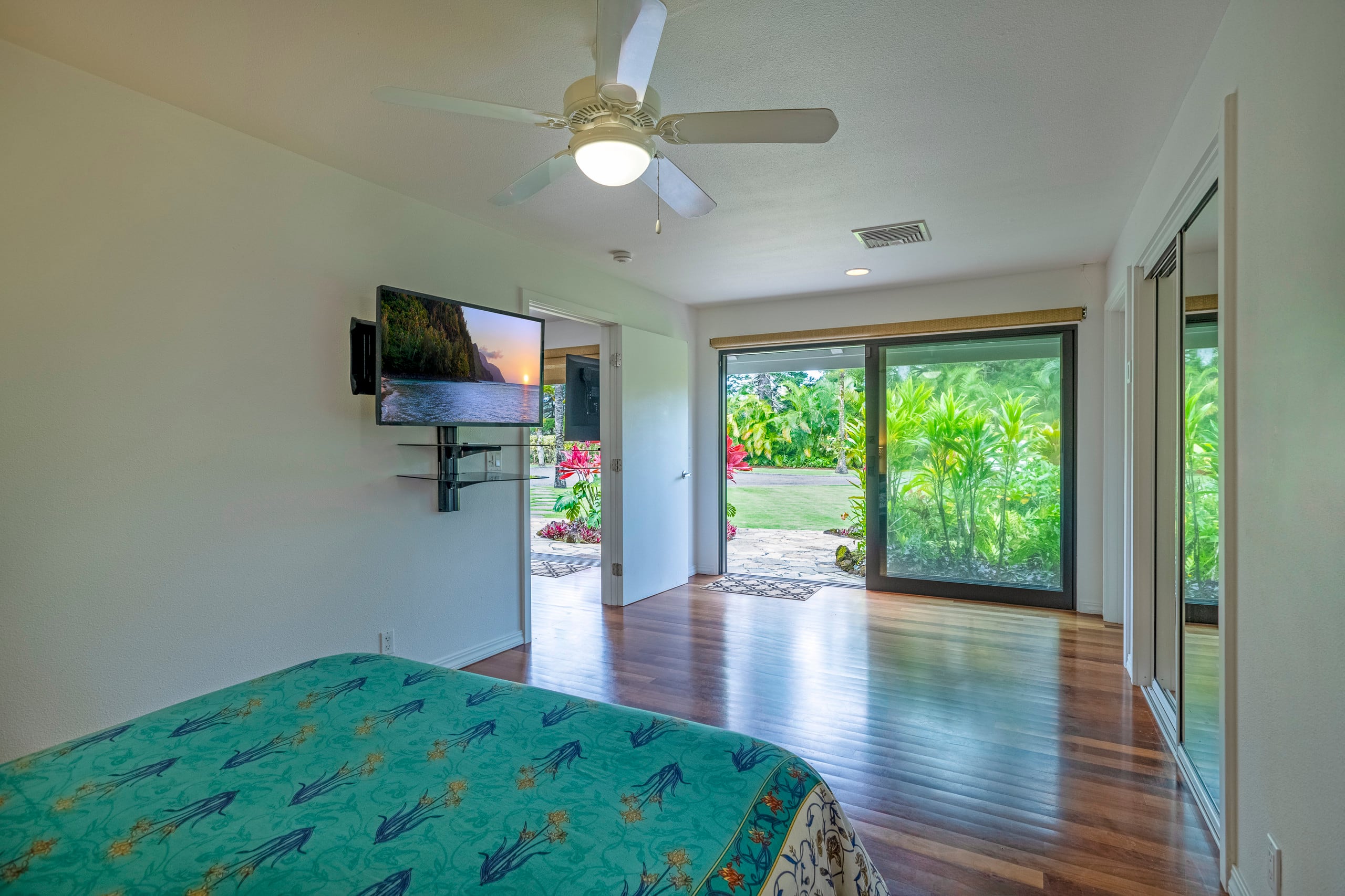 Home in Hanalei · ★5.0 · 7 bedrooms · 7 beds · 6.5 baths - Image 41