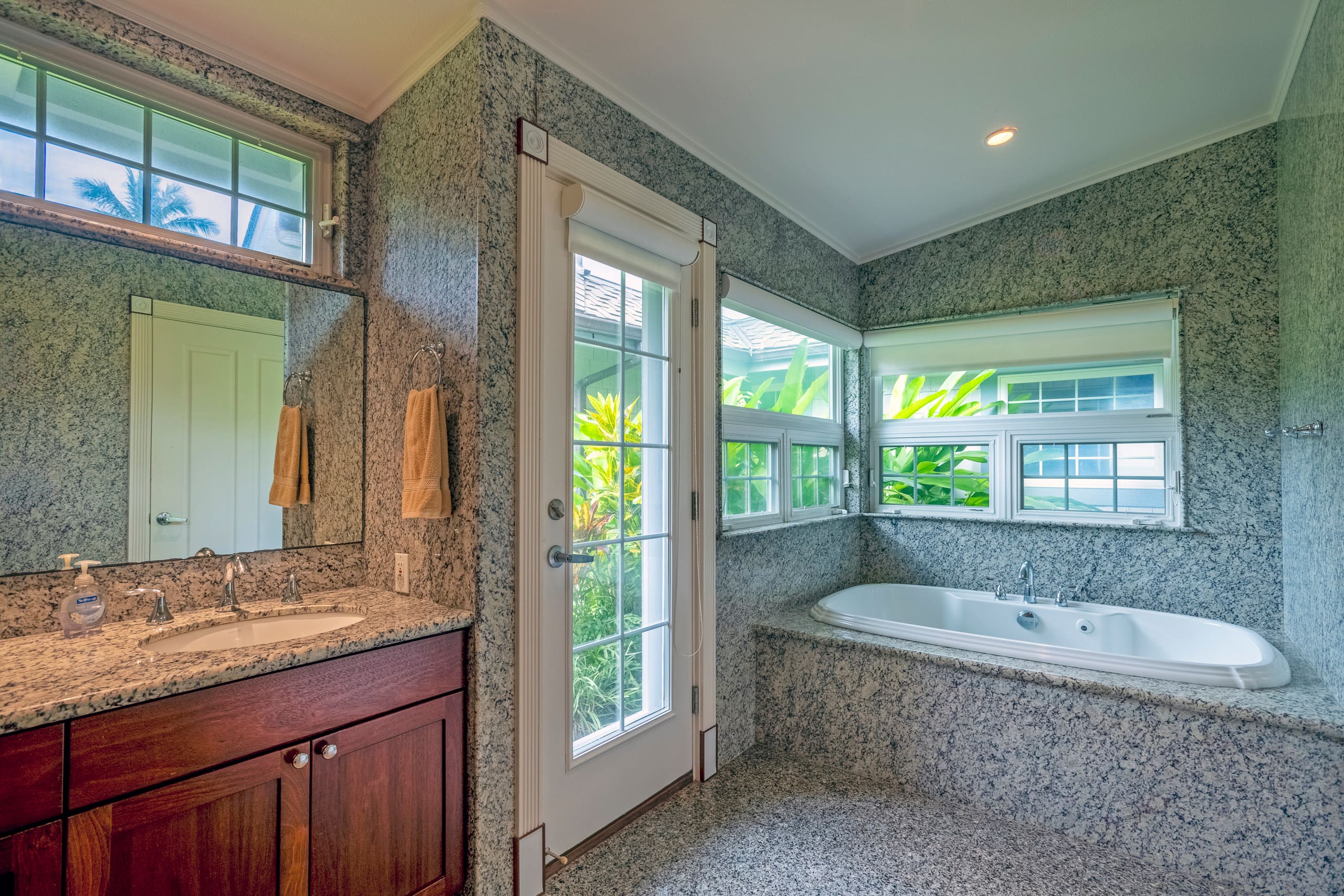 Home in Hanalei · ★5.0 · 7 bedrooms · 7 beds · 6.5 baths - Image 48