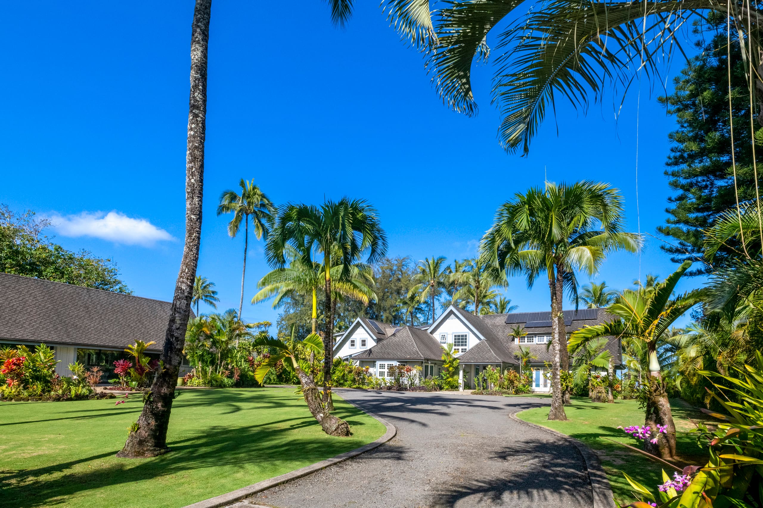 Home in Hanalei · ★5.0 · 7 bedrooms · 7 beds · 6.5 baths - Image 63