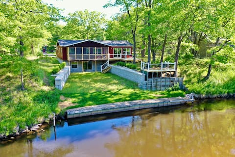 Red Sturgeon: Riverfront Escape - Kayak Burt Lake!