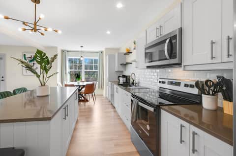 Spacious 5BR Home w/ KING Bed, Wi-Fi & Parking