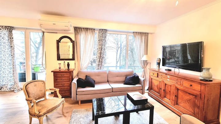 dhomë e madhe ndenjjeje 52m2 me 2 divane