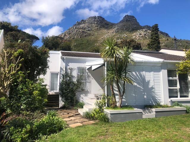 Charming home flanked by mountains, Hout Bay gallery image 2