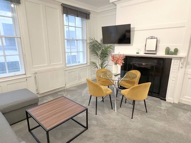 WS13. 3 Bedroom, 2 Bathroom Townhouse Soho, London gallery image 2