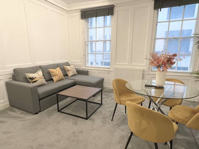 WS13. 3 Bedroom, 2 Bathroom Townhouse Soho, London gallery image 4