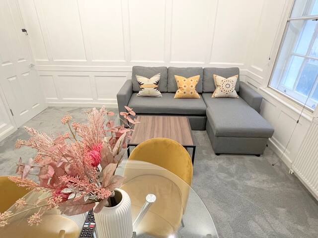 WS13. 3 Bedroom, 2 Bathroom Townhouse Soho, London gallery image 3