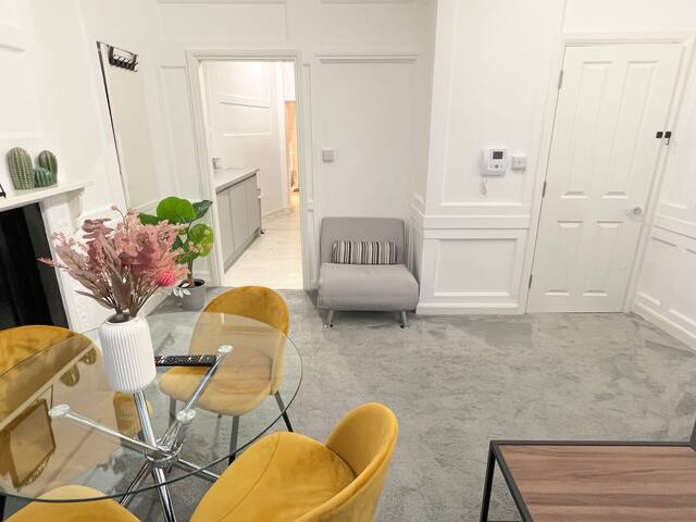 WS13. 3 Bedroom, 2 Bathroom Townhouse Soho, London gallery image 5