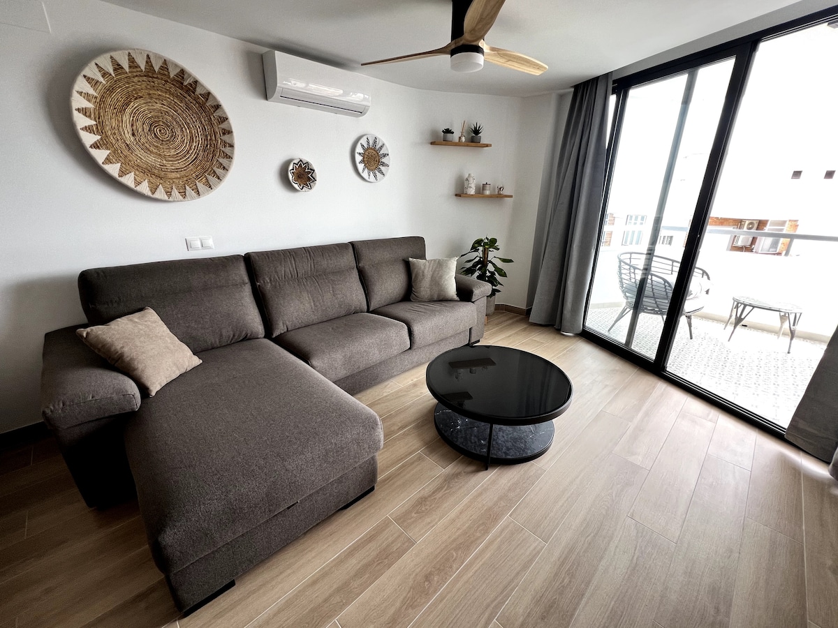 Popular Airbnb listing: Centrally located apartment with views in Torremolinos