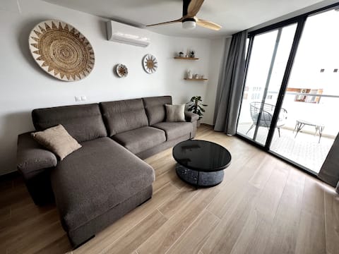 Anuncio de Airbnb popular: Centrally located apartment with views en Torremolinos