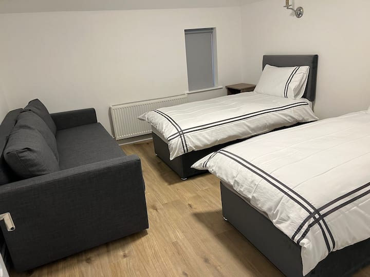 Flat 1 Can Fits Upto 4 Guests - Dublin