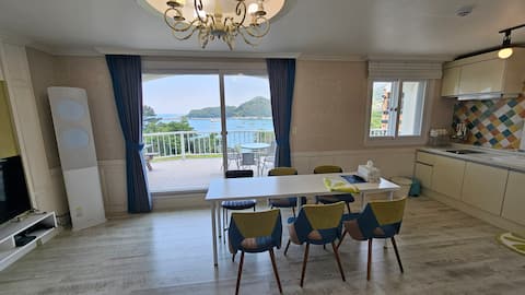 Shilga SC Room 1st Floor Private House
2 minutes by car from the German village, 2 rooms/living room for up to 6 people, free cafe with sunrise and ocean view