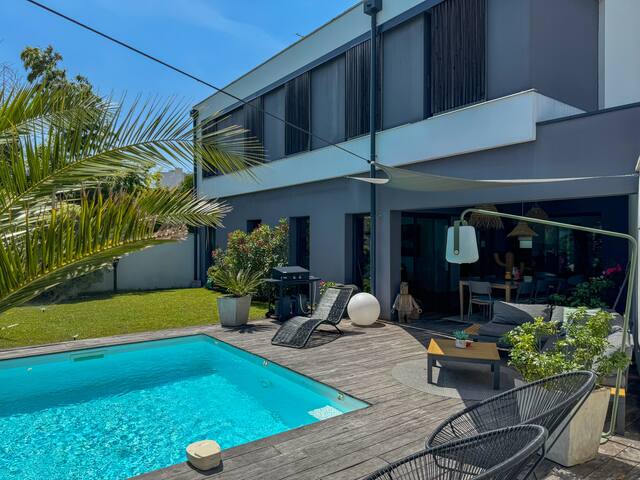 Villa d’architecte avec piscine. gallery image 2