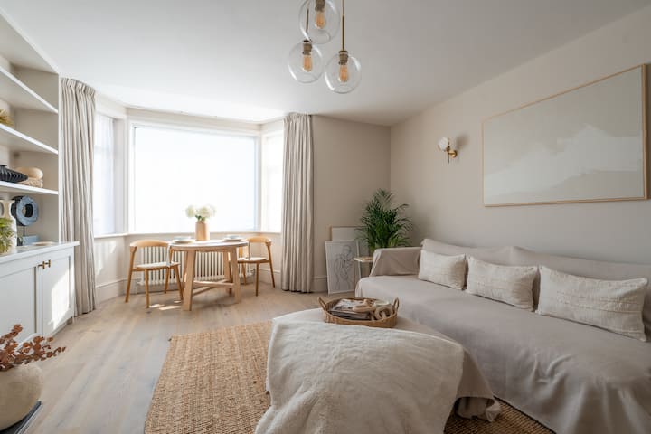 Blu's Seaview Apartment - Colwyn Bay