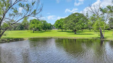 Meadow Lodge - 78 Acres & Lake @ Road Runner Ranch