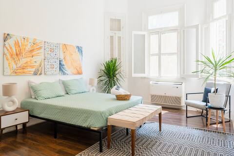 Smart TV | 2 balconies | A/C | in the heart of Zamalek