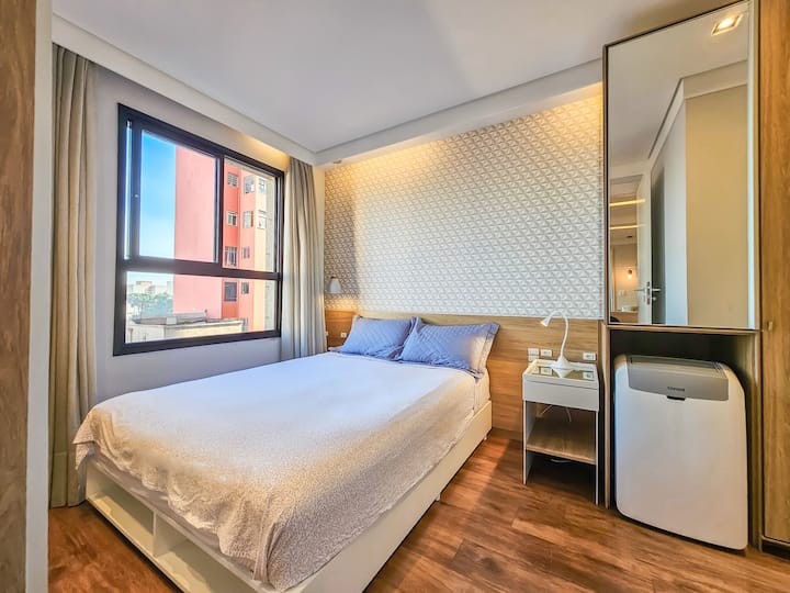Dormitorio con un colchón maravilloso, súper cómodo y una vista increíble de la ciudad - Ideal para recargar las pilas con mucha comodidad. 