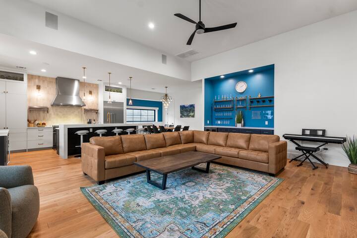 6 Bedroom East Downtown House with Pool gallery image 4