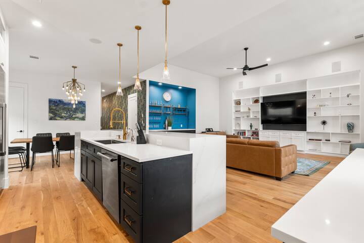 6 Bedroom East Downtown House with Pool gallery image 3