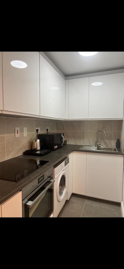 Popular Airbnb listing: Flat 2 Can fit up to 4 Guests in Docklands