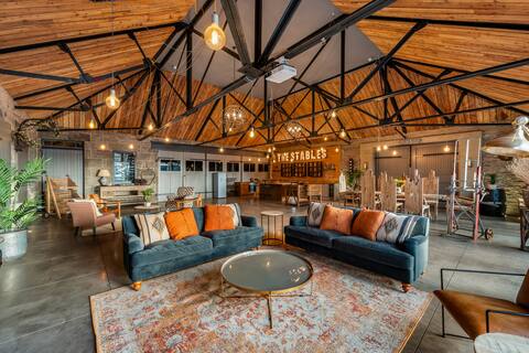 The Stables - unique conversion with hot tub!