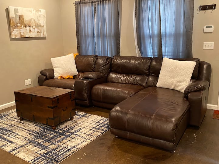 Comfy Family Friendly Apt D - ジョーンズボロ, AR