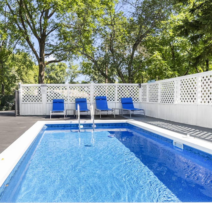 OMG! 2 Pickleball *3 Houses* Pool* Hot Tub+9 Acres