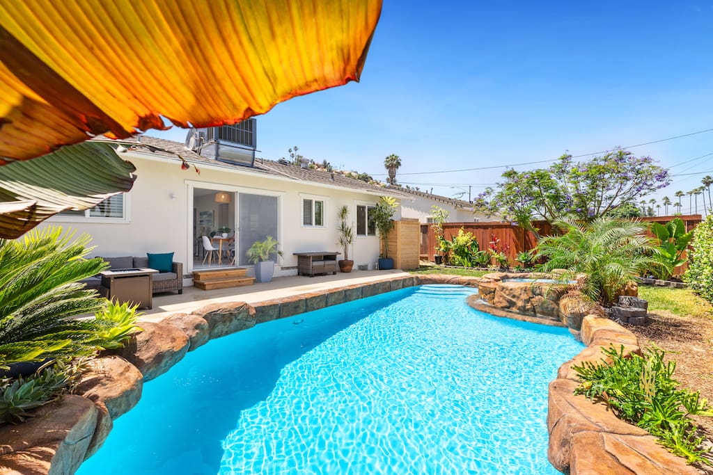 Airbnb Tropical Island Vibes " Prime Location"