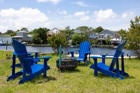 Salty Dog: Hot tub, bikes, fire pit, grill, canal