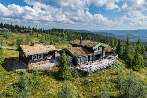 Spacious family cottage with lovely views in Valdres