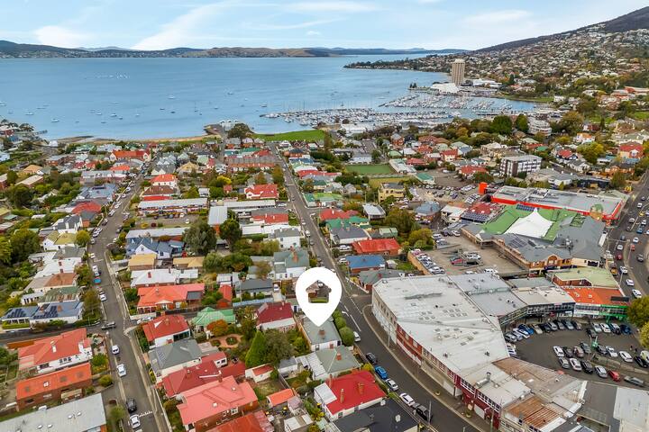 Modern Home in Heart of Sandy Bay gallery image 4