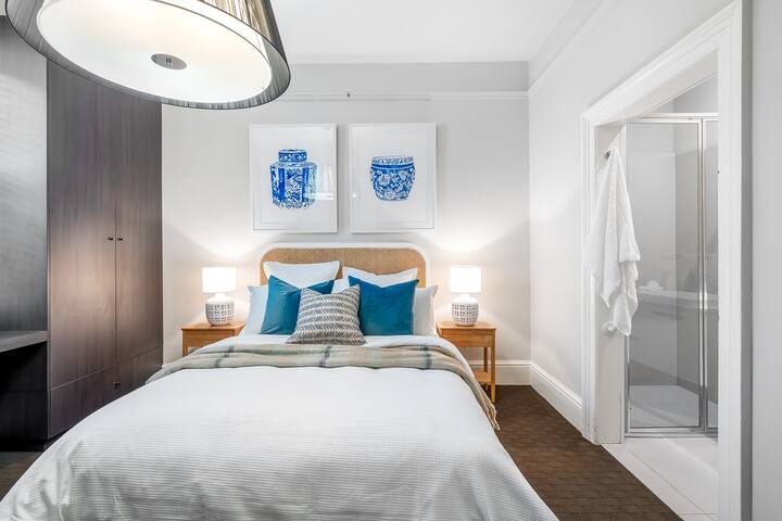 Modern Home in Heart of Sandy Bay gallery image 5