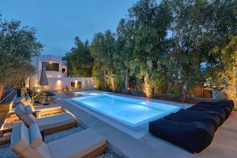 Malia center penthouse-private pool & common pool