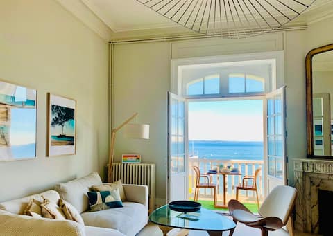 Top Airbnb: Magnificent T3 with panoramic seafront view in Arcachon