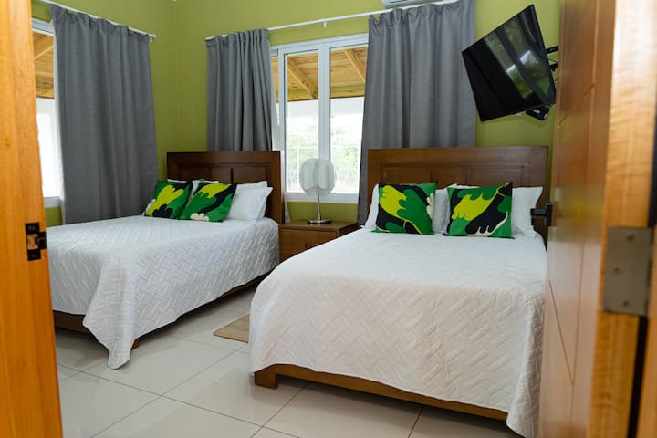 ოთახი ორი ორმაგი საწოლით, Villa Palmareca, პირადი სააბაზანო, კონდიციონერი და ტელევიზორი