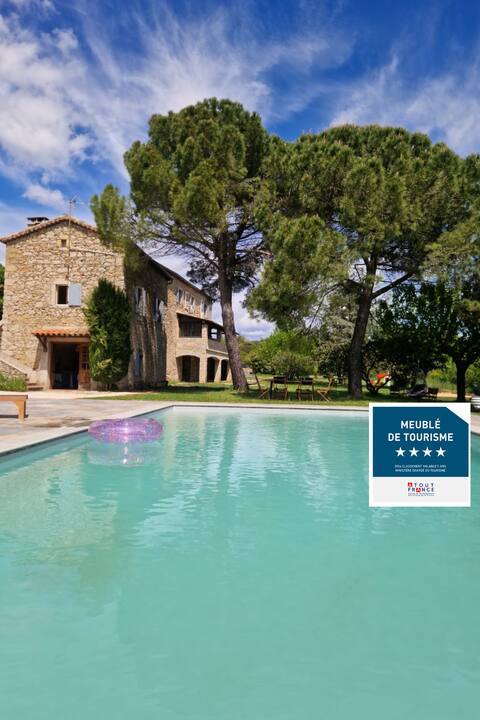 Treat yourself to a relaxing moment-pool-confort