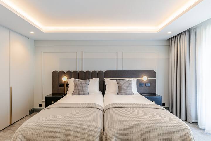 Deluxe Two-Bedroom Apartments