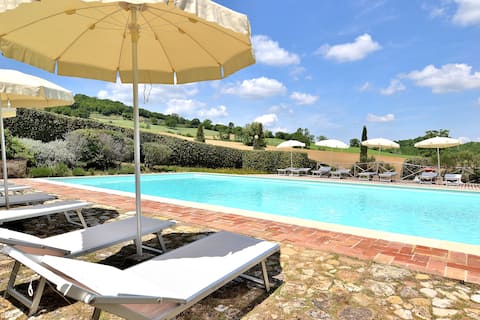 Proprietà Airbnb di successo: Quintessential tuscan rural apt, big shared pool! a Casole D'elsa